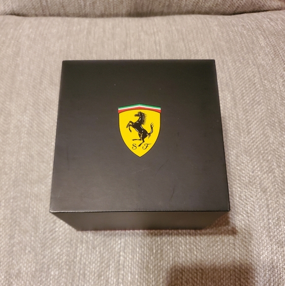 Ferrari Scuderia Watch - Picture 2 of 7